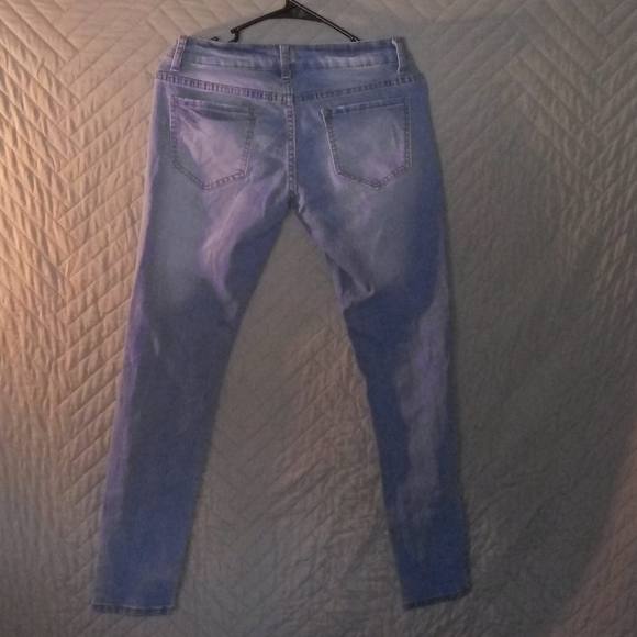 Women's size 3 skinny stretchy jeans - Picture 2 of 2